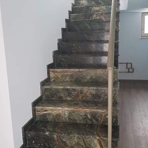 Zöld márvány lépcsők